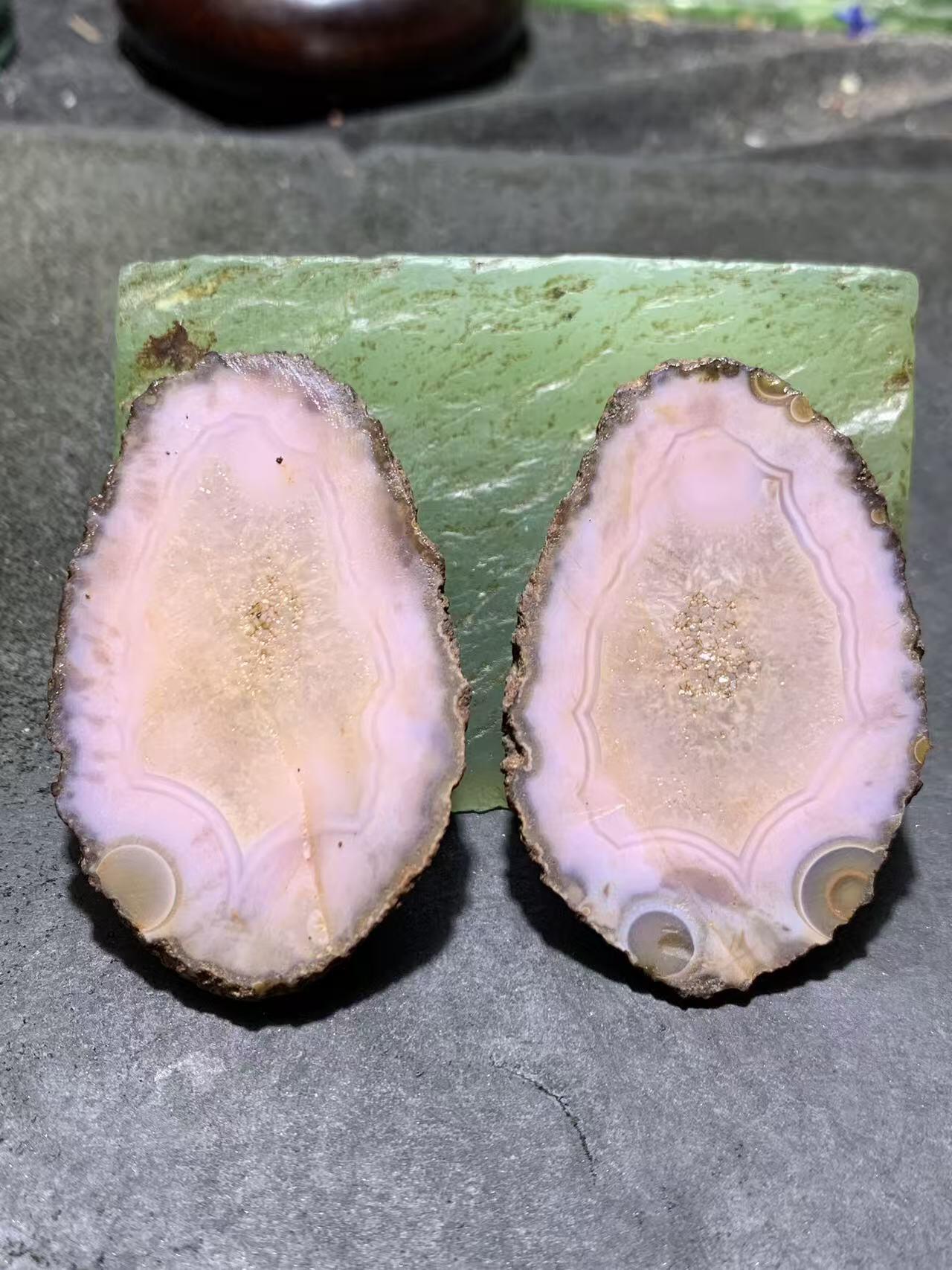 精美亚光原皮冰飘紫罗兰战国红玛瑙对切原石摆件一对，