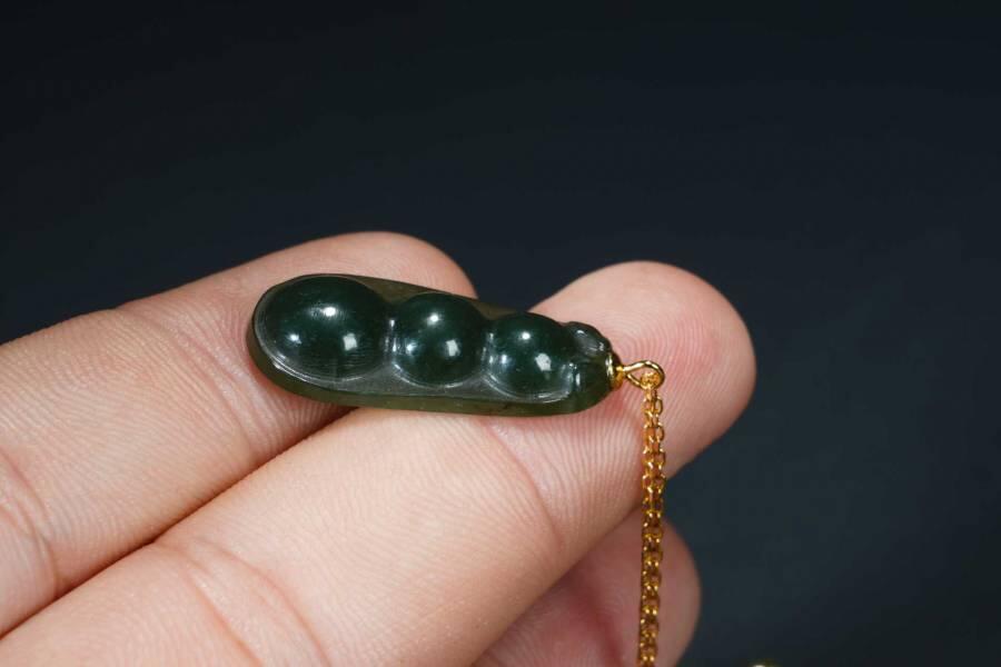 上海都达杂项专场六十六【全场包邮】 天然和田玉青玉精雕《福豆》挂件 附鉴定证书66-257