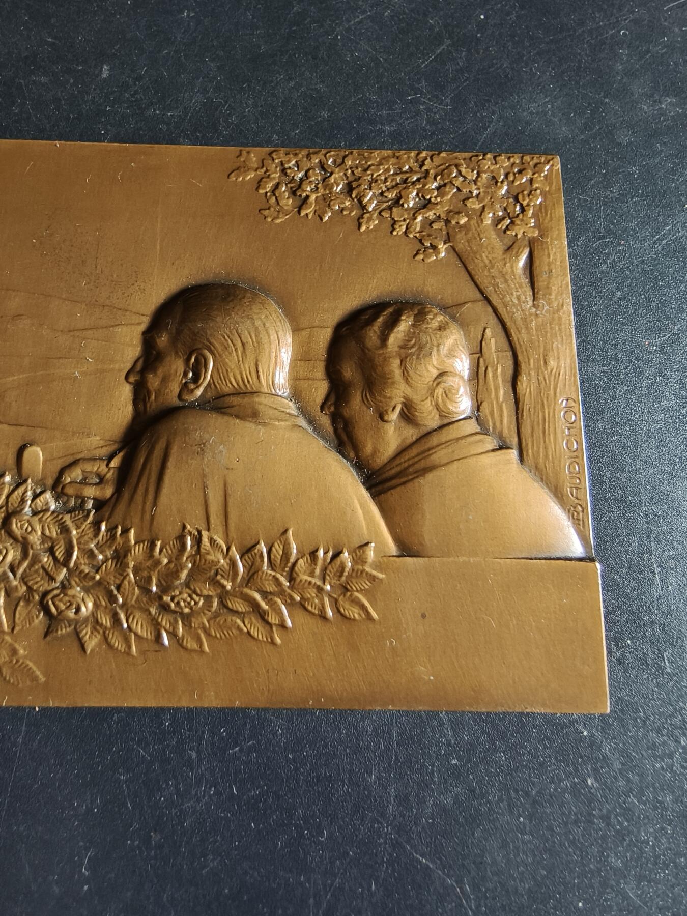 老王徽章第191期 法国金婚主题方形大铜章      大尺寸版      80×58mm     重量208.8g