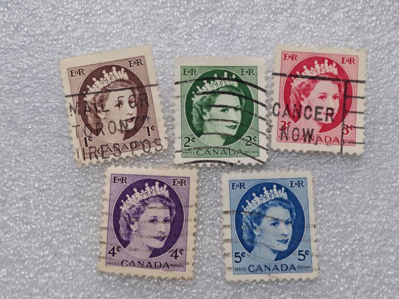  【淘币小摊】限时拍第八百九十一拍  外国老邮票 印花税票 火花纸品场    每周一统一发货 加拿大1954年女王邮票5枚