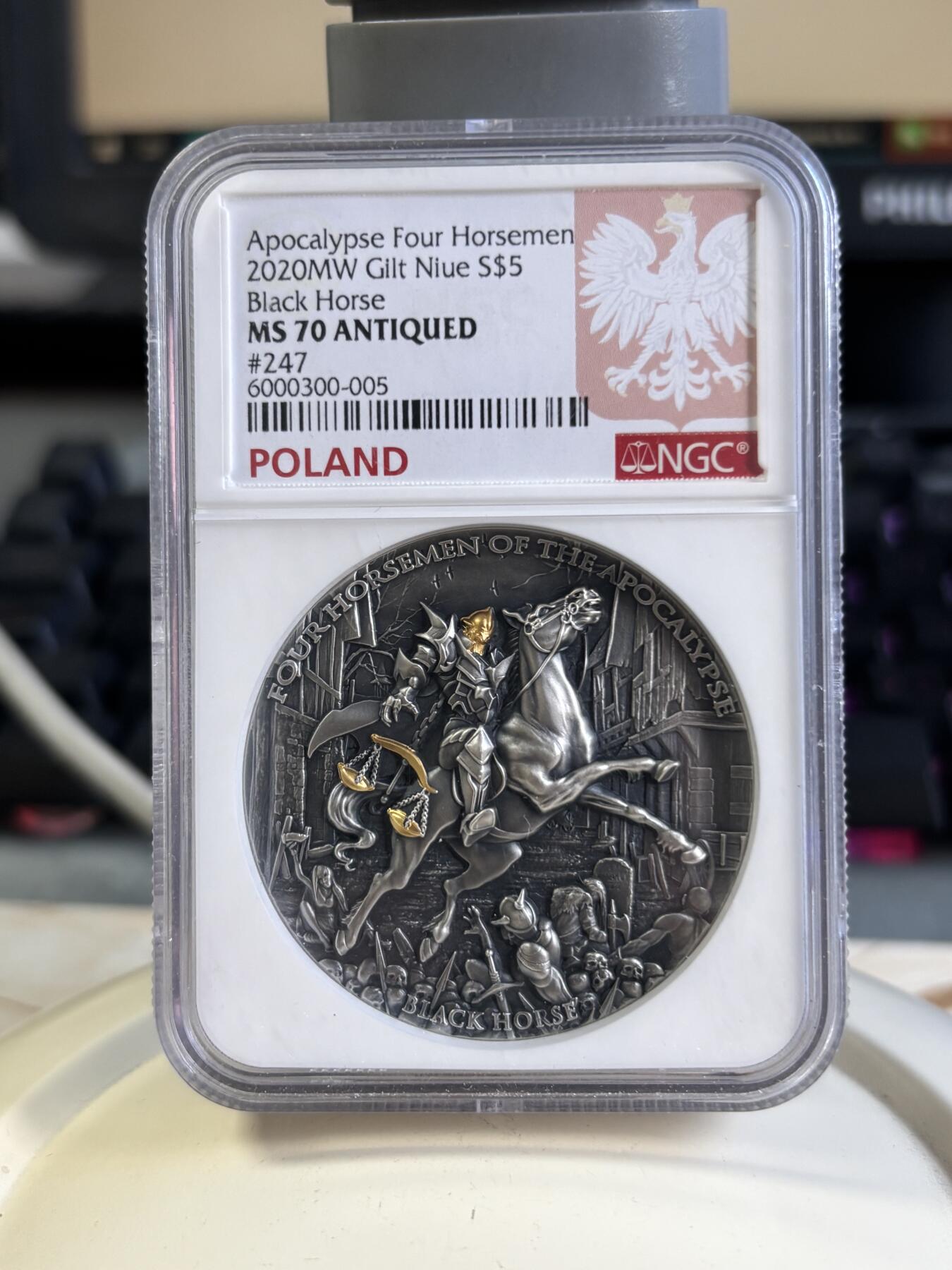 第197期拍卖 纽埃2020年天启黑马骑士镀金纪念银币NGC-MS70特殊标无盒证书，999银，发行500枚