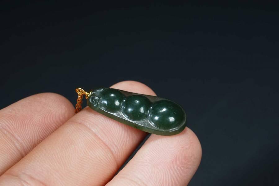 上海都达杂项专场六十六【全场包邮】 天然和田玉青玉精雕《福豆》挂件 附鉴定证书66-257