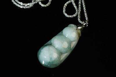 上海都达杂项专场103【全场包邮】  天然冰糯种翡翠（A货）福豆挂件67-125