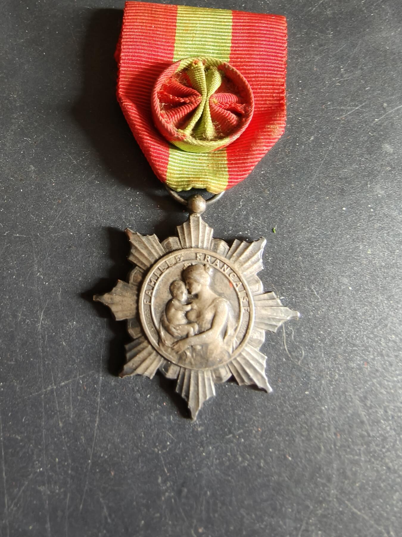 老王徽章第191期 法国银级军官级母亲奖章     950银材质      16.6g