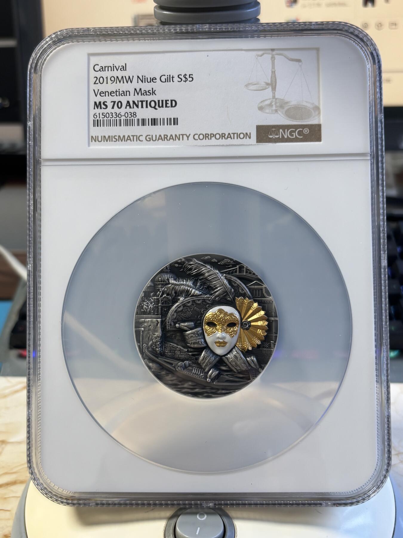 第197期拍卖 纽埃2019年威尼斯面具2盎司高浮雕银币NGC-MS70无原盒证书，999银镀金，发行500枚