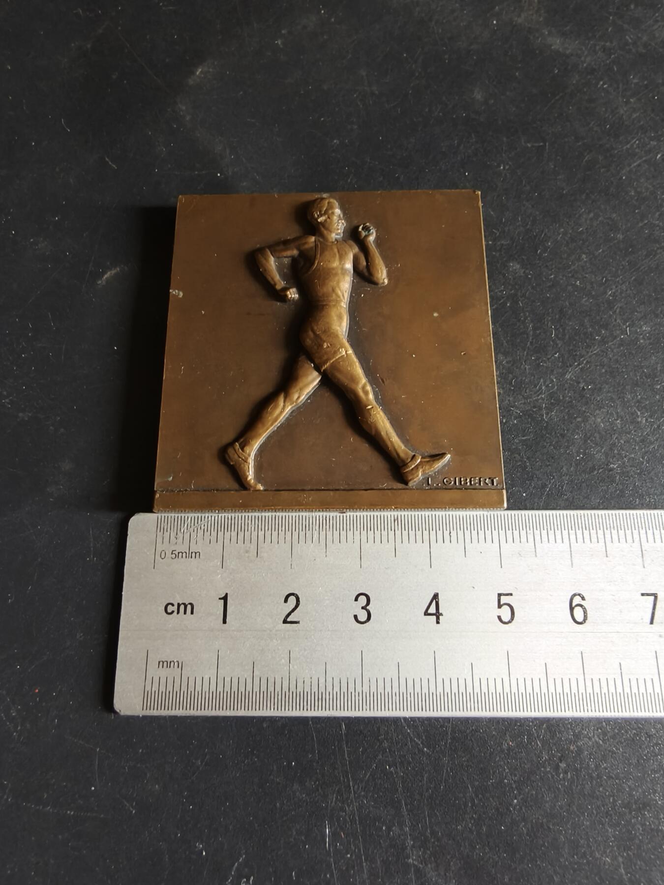 老王徽章第191期 法国田径运动方形大铜章     尺寸52×52mm     重量94.2g