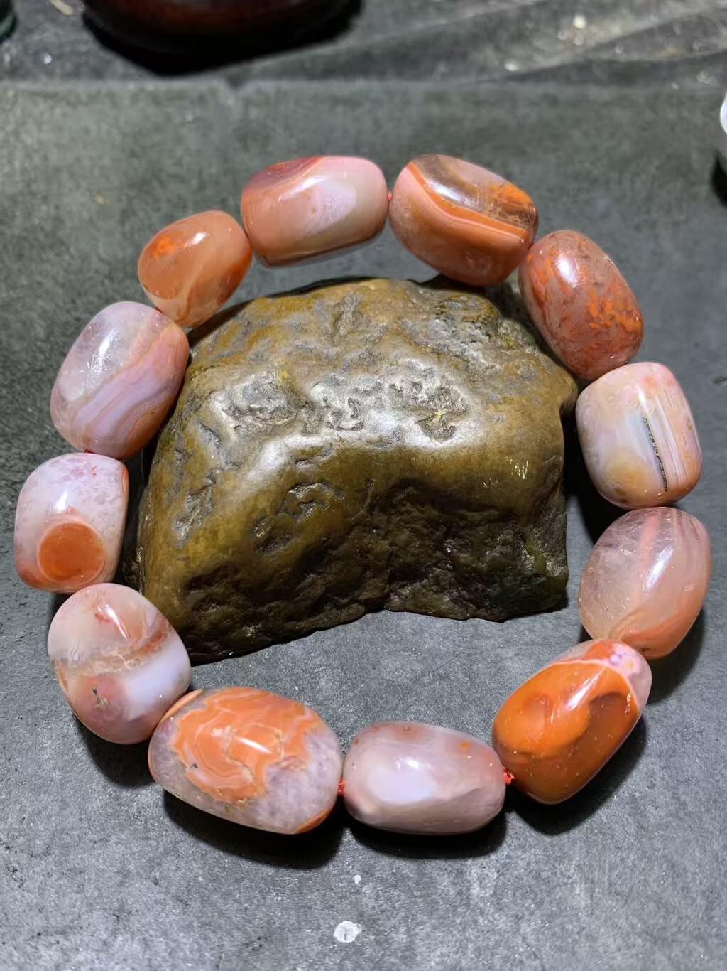 川料冰飘南红玛瑙原皮随形手串一条，