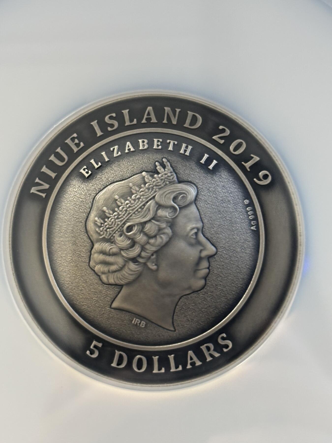 第197期拍卖 纽埃2019年发行亚特兰蒂斯海底迷宫镶嵌树脂2盎司高浮雕仿古纪念银币NGC-MS70首无盒证书，999银，发行500枚