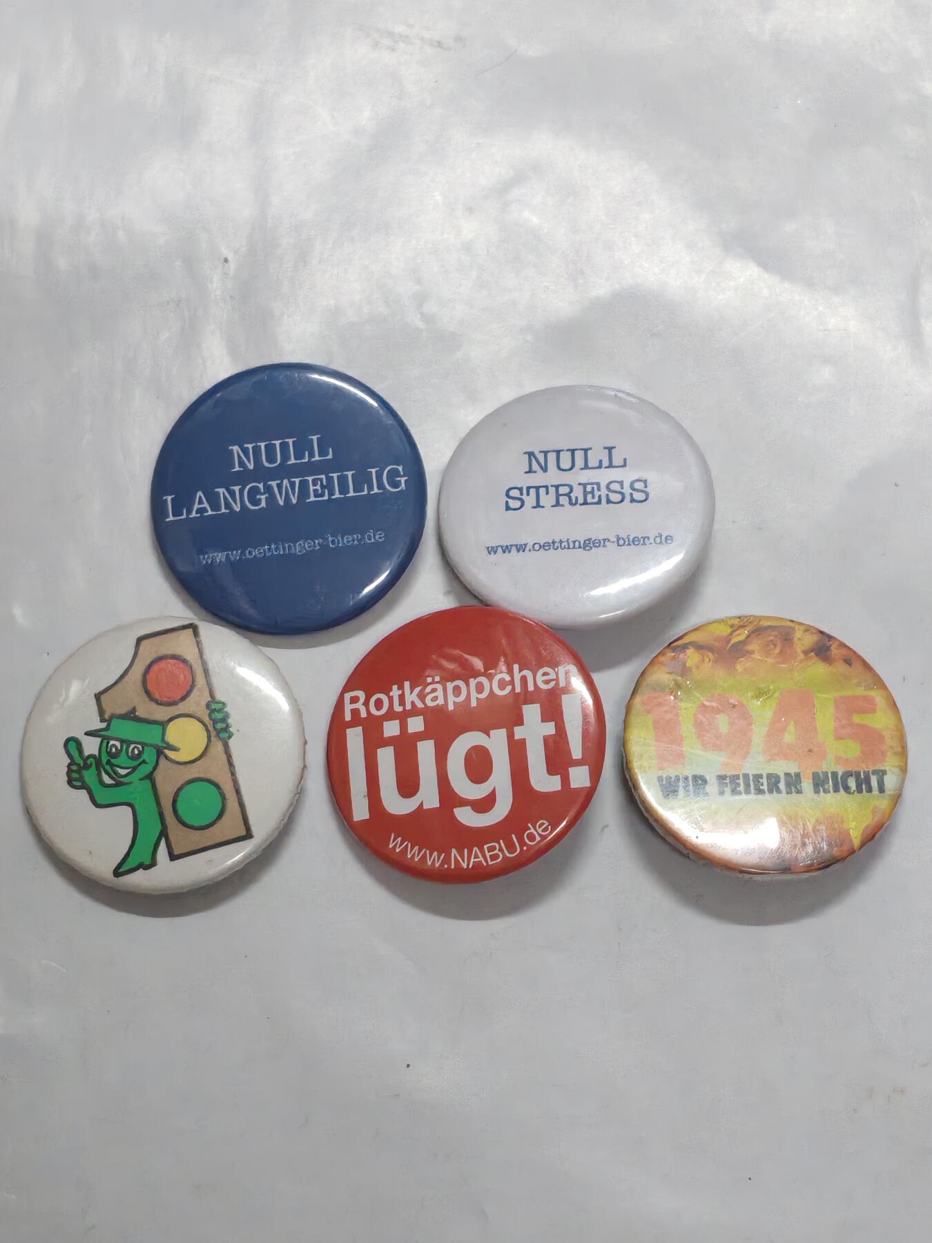 韵星假日军品类拍卖第51期  -- Rimey Holidays Militaria Auction 51 联邦德国政治党派90s宣传徽章一组