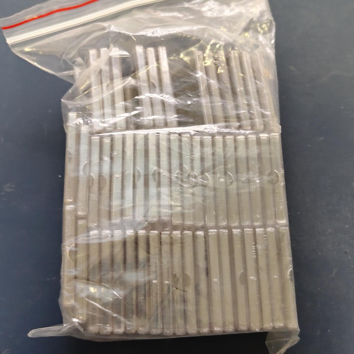 【全场包邮】纯粹捡漏拍519场 【收藏工具】钱币册等收藏工具一批-含6格收藏册2本+方盒一批+千禧年纪念银币证书一批