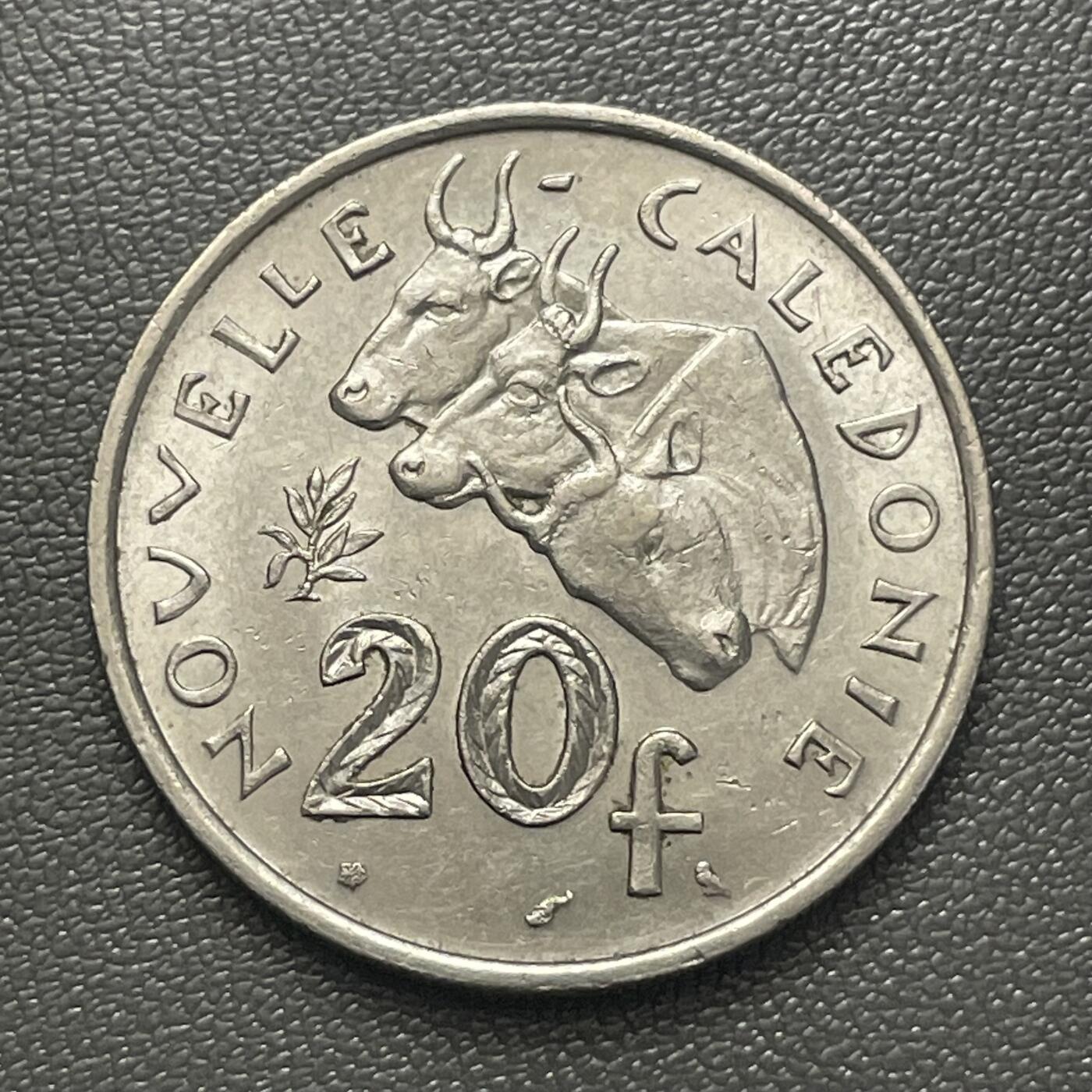 回流0405 新喀里多尼亚1972年20法郎 双牛头镍币