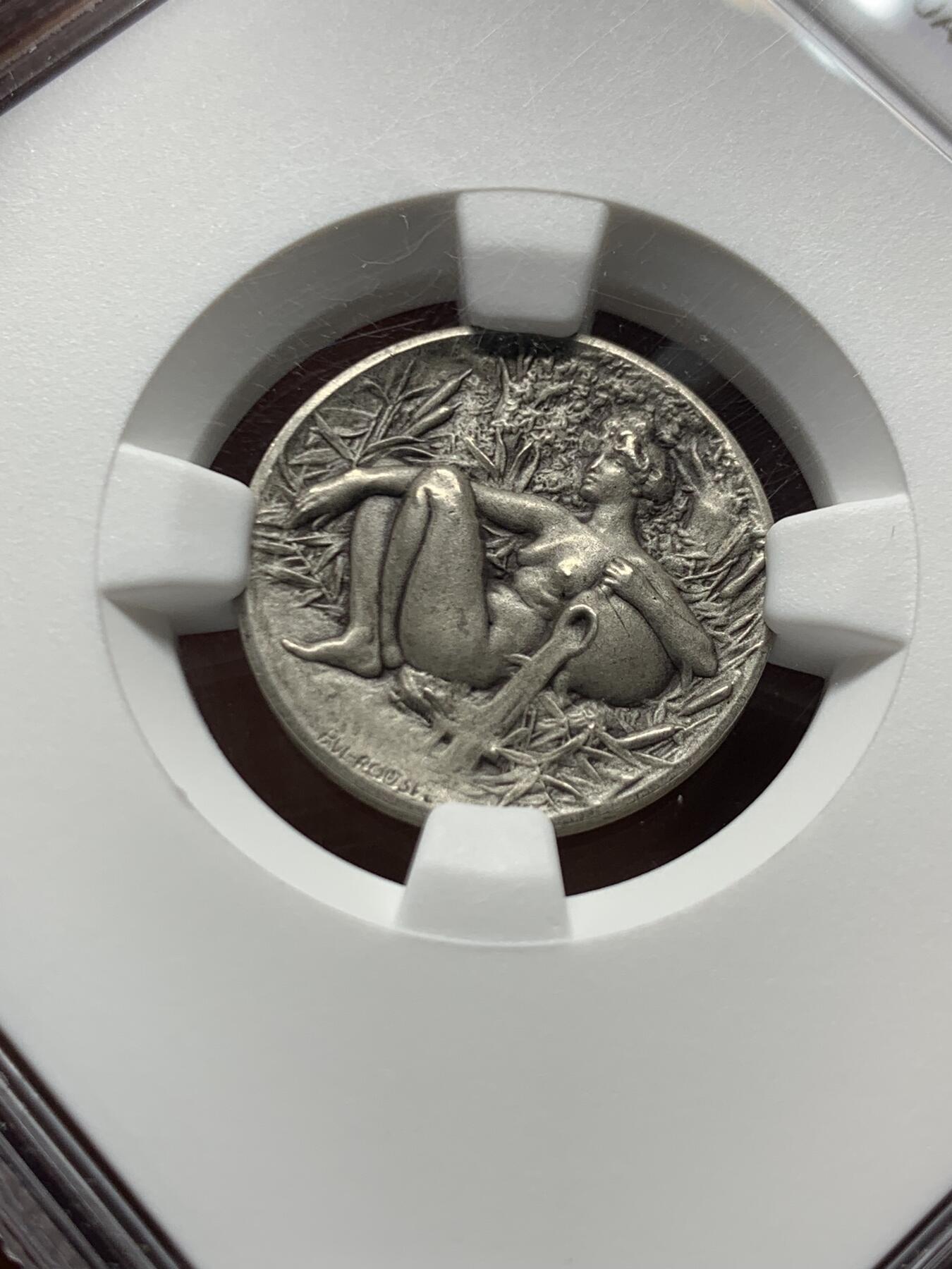 《竞宝斋》第477场 周日，周一 2场连拍 （全场包邮）欢迎送拍 NGC MS63 法国维希温泉疗养设施 新艺术时期温泉主题裸女清凉银章 很少见的一款银章 高浮雕 小中见大