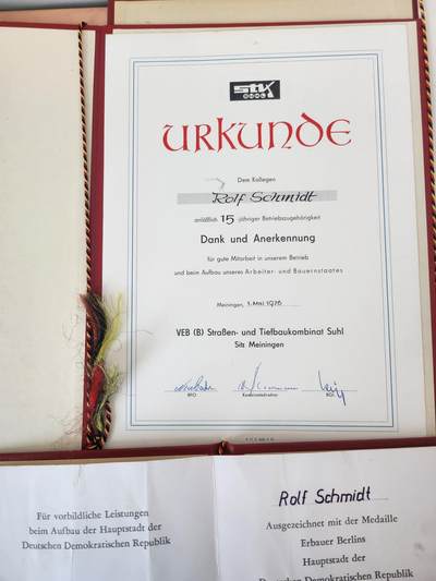 南水社第5次拍卖  东德（DDR）罗尔夫·施密特柏林建设者全套荣誉证书与上面国家铜煎蛋证书为一人（1969-1981）原品一套