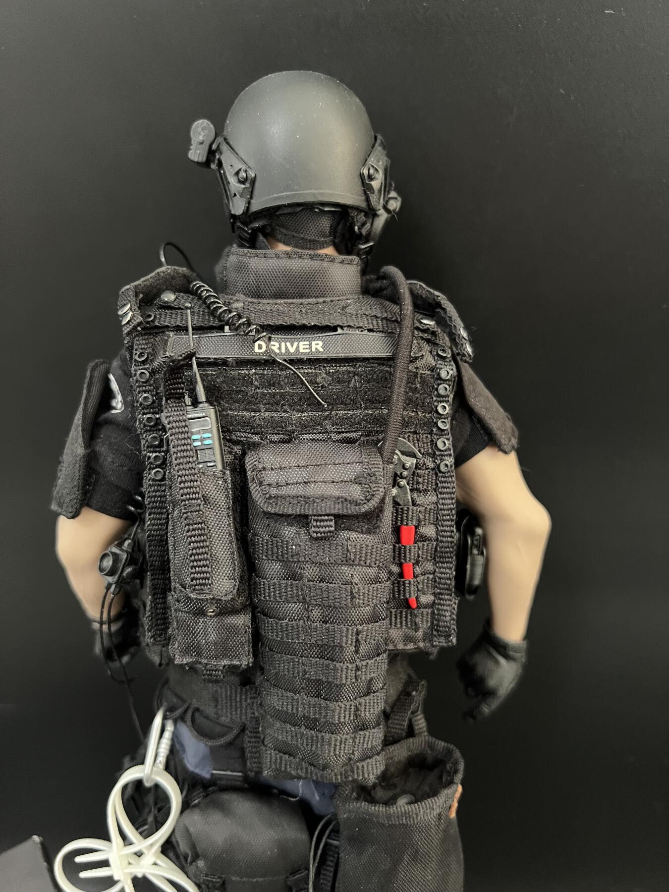 零元拍：DID 1/6。会场Swat 包胶胳膊   再送一只原装DID耳机，全部都组在身上了 所见即所得