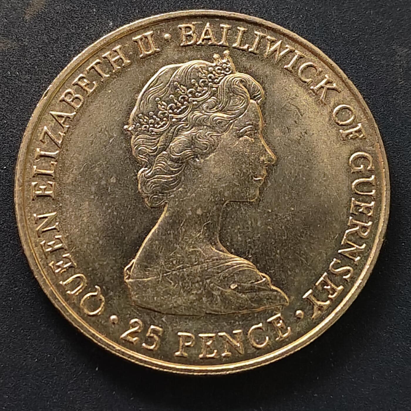 【全场包邮】纯粹捡漏拍518场 根西1981年25便士查尔斯和戴安娜世纪婚礼克朗型纪念币