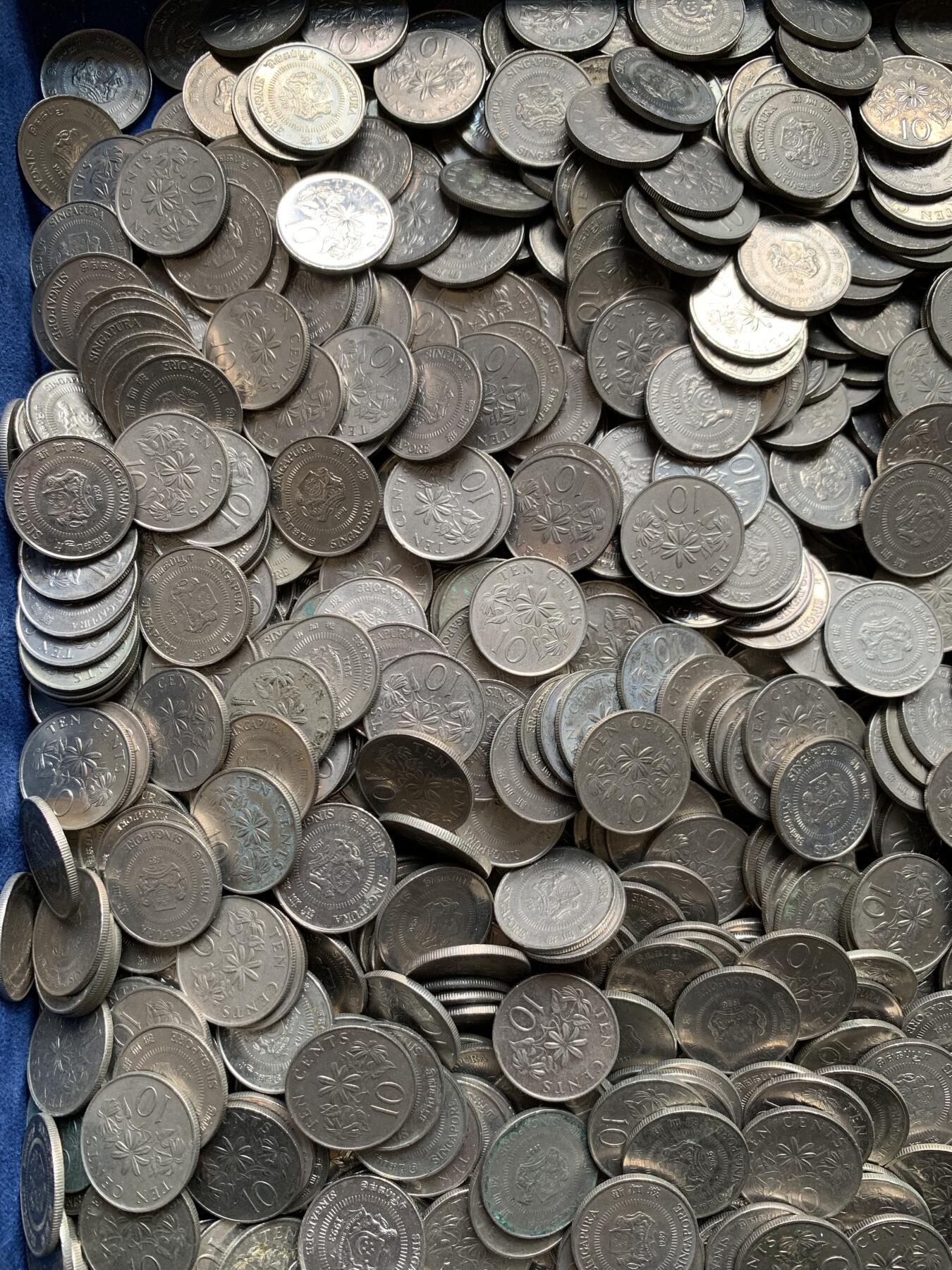 《竞宝斋》第477场 周日，周一 2场连拍 （全场包邮）欢迎送拍 新加坡零钱 10分2000枚硬币，重量5600克+，一枚2.6克，面值200新加坡元！汇率值1070人民币！