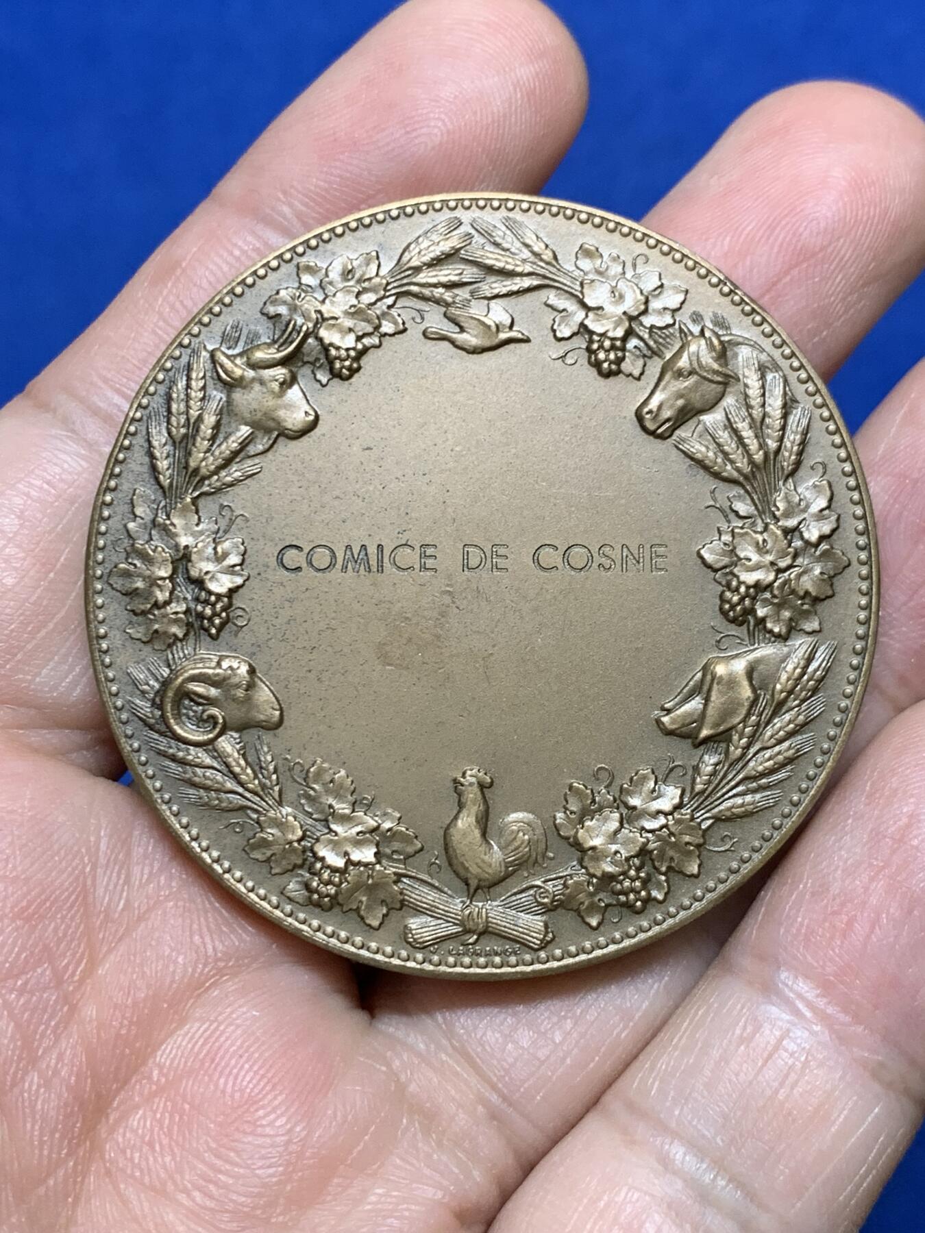 《竞宝斋》第477场 周日，周一 2场连拍 （全场包邮）欢迎送拍 法国谷物女神教导农业大铜章  杜布瓦作品 法国新艺术运动时期著名章牌雕刻家 细节见图 约50mm 68.5克