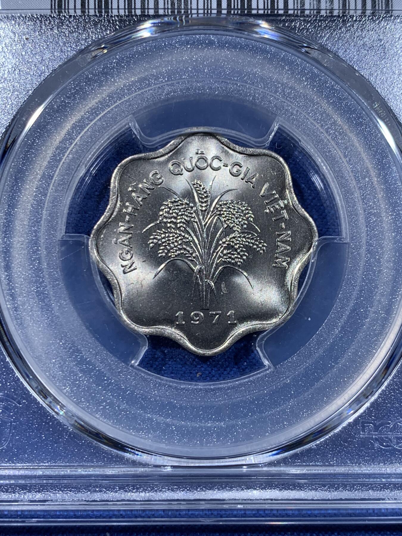 《竞宝斋》第477场 周日，周一 2场连拍 （全场包邮）欢迎送拍 PCGS MS66 南越1971年水稻5盾 波浪形边设计 车轮光状态漂亮！亚军分 更高分仅1枚