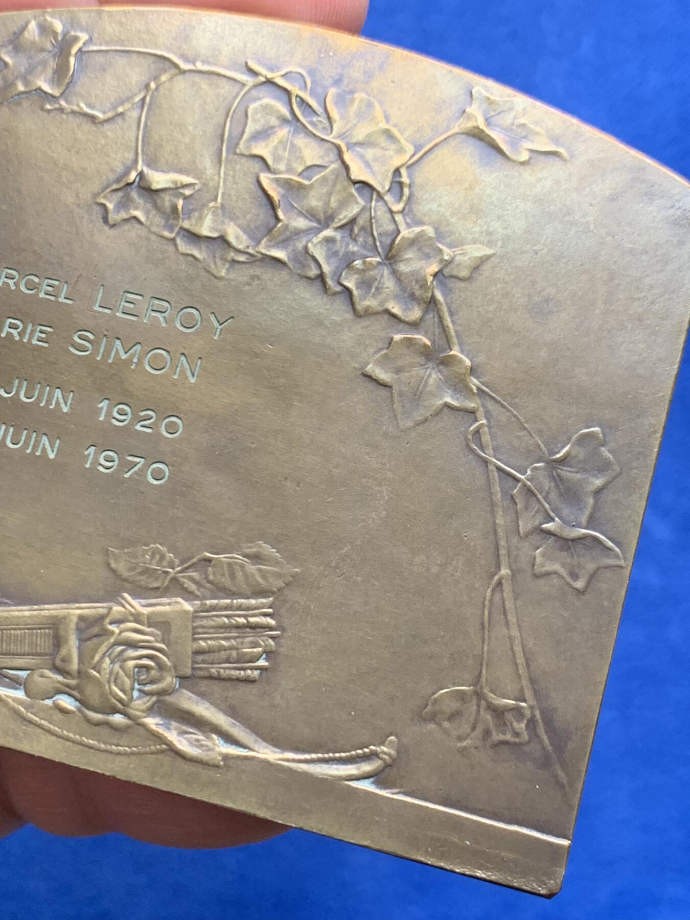 《竞宝斋》第477场 周日，周一 2场连拍 （全场包邮）欢迎送拍 法国结婚纪念大铜章 182.9克 72*64.5mm克 三角铜标 稀少品种