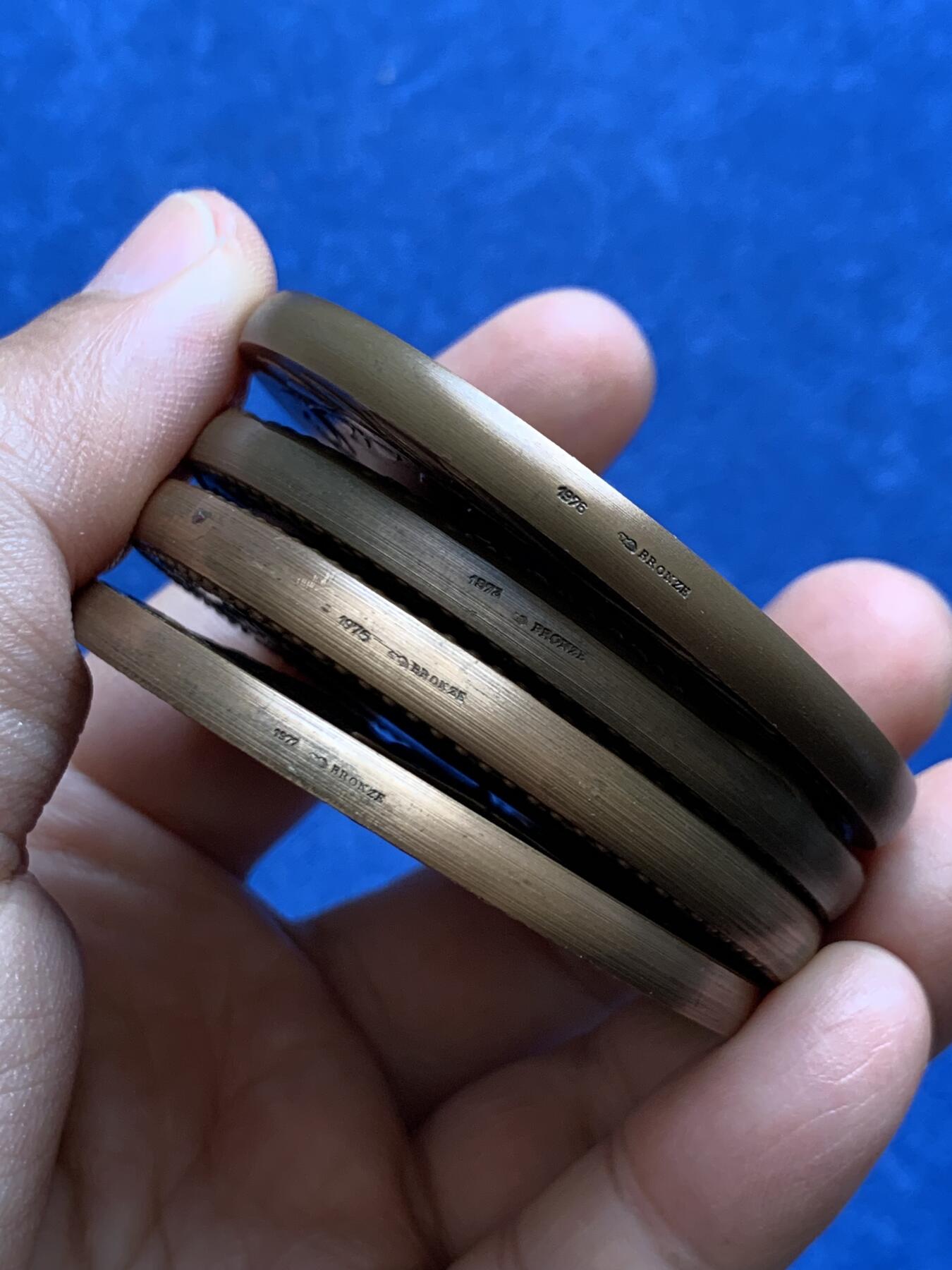 《竞宝斋》第477场 周日，周一 2场连拍 （全场包邮）欢迎送拍 四枚一组 法国信托投资局纪念大铜章 总重518克 直径约为59mm