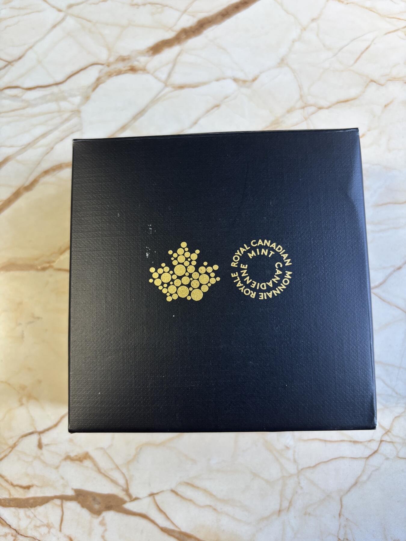 第197期拍卖 加拿大2021年UFO系列4蒙特利尔事件夜光纪念彩银币,9999银，发行5000枚