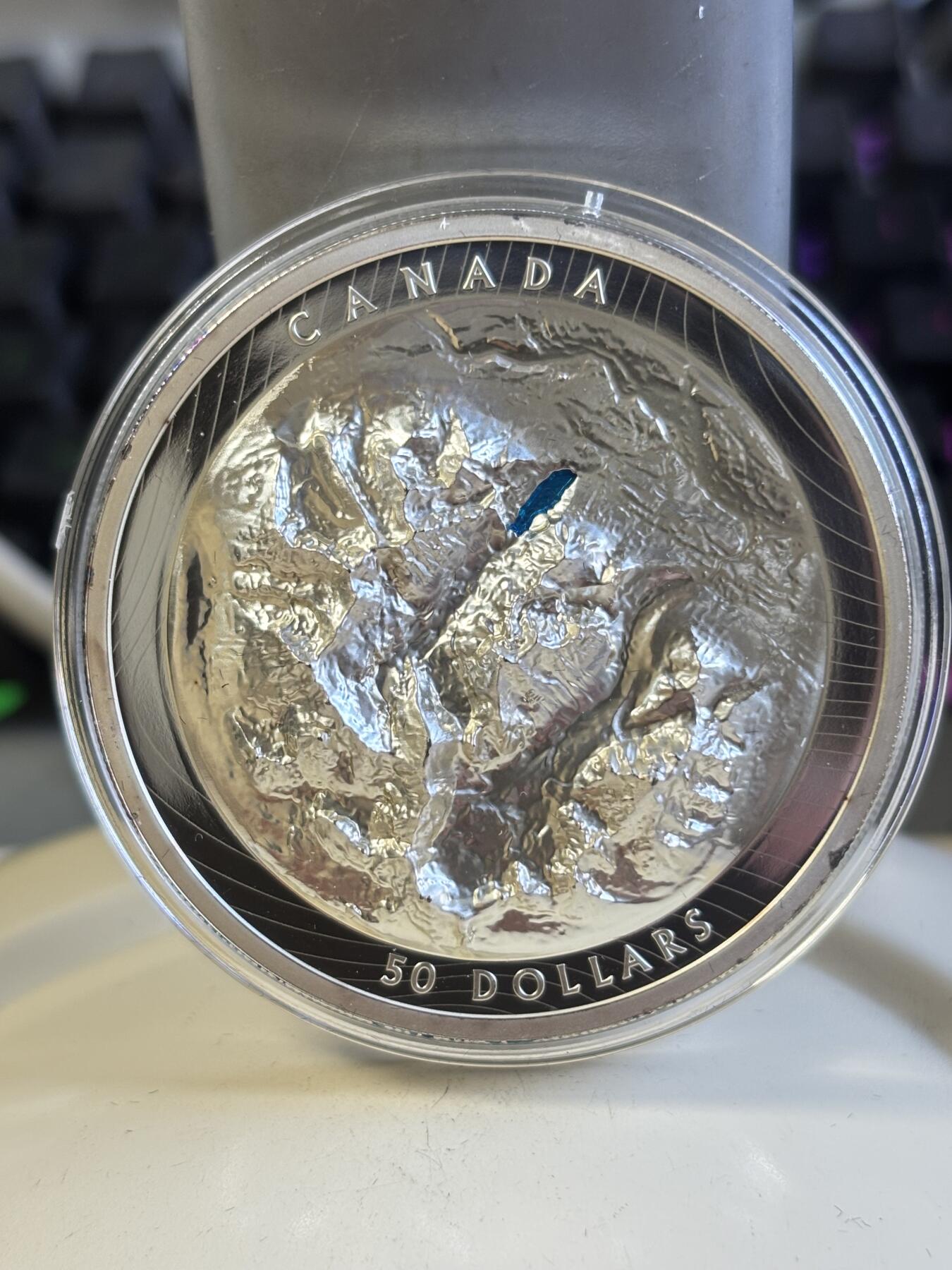 第197期拍卖 加拿大2021年落基山脉明珠路易斯湖潮82.3克高浮雕银币，9999银，发行3000枚，82.3克