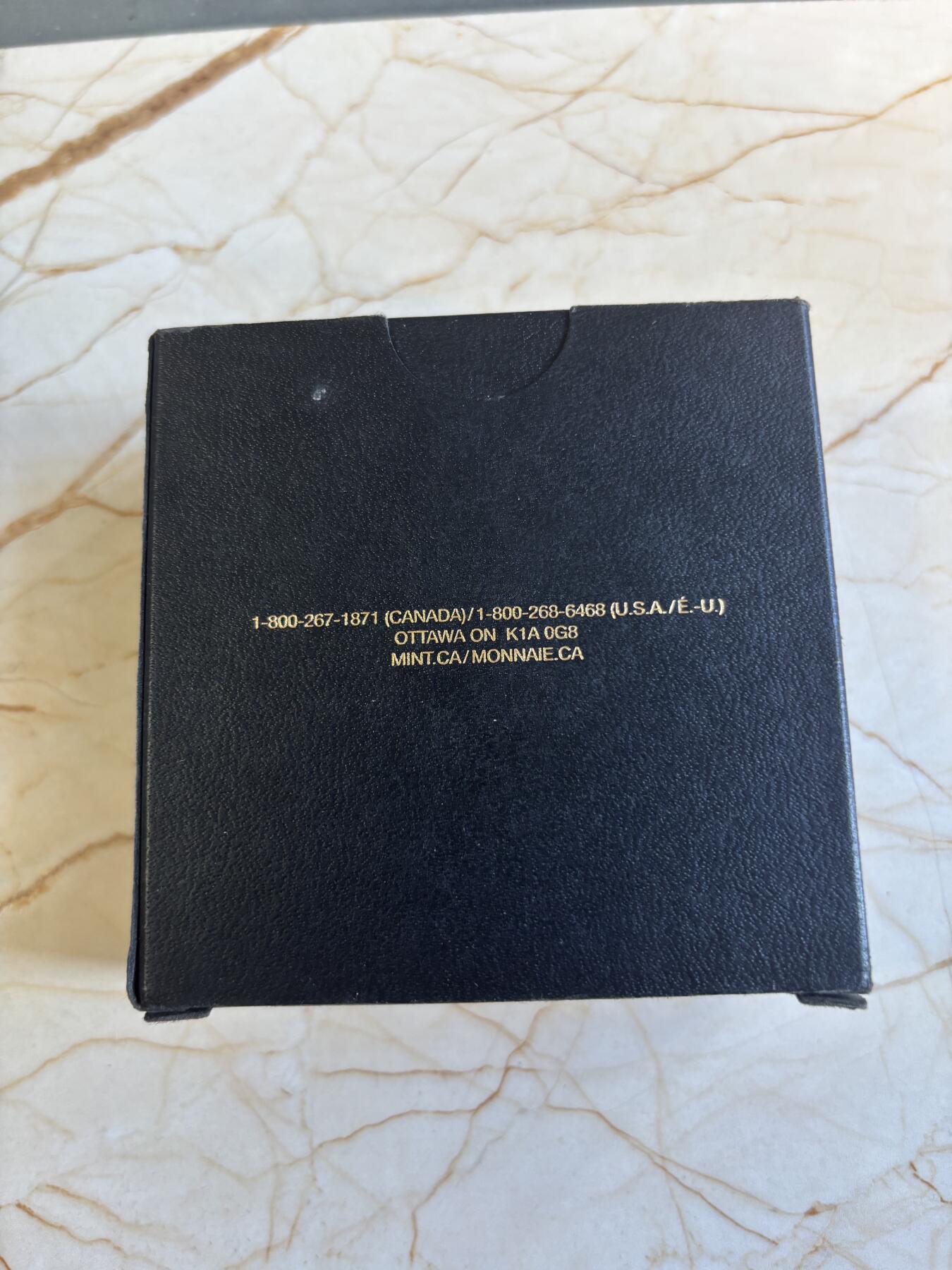 第197期拍卖 加拿大2016年雄伟的枫叶首枚镶嵌宝石大桦叶纪念银币，9999银，1盎司，发行4000枚