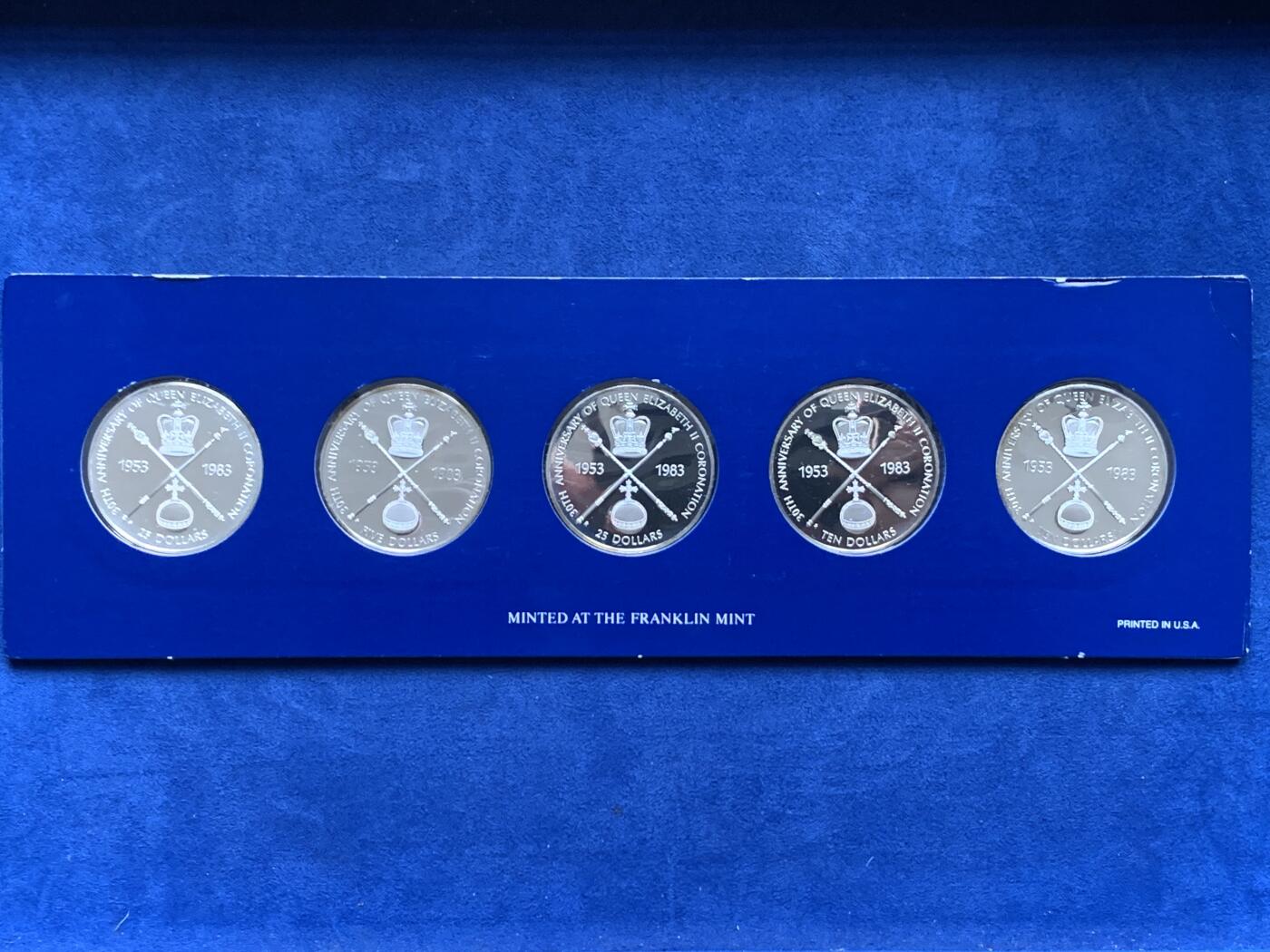 《竞宝斋》第477场 周日，周一 2场连拍 （全场包邮）欢迎送拍 加勒比5个英联邦国家1983年5枚精制克朗银币套 伊丽莎白二世女王加冕30周年纪念 小于4千套 盒证全 富兰克林造币出品
