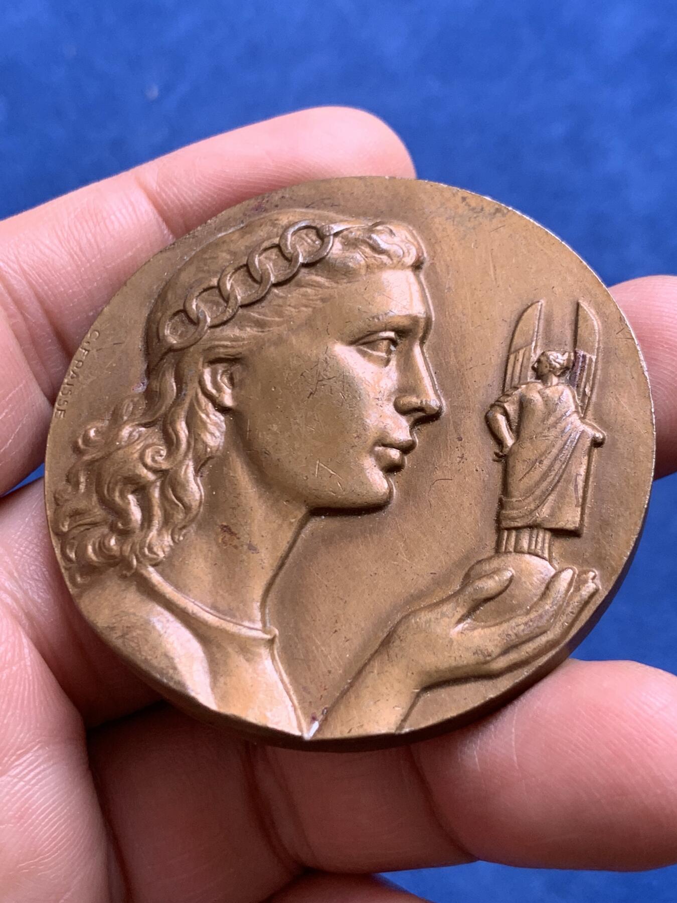 《竞宝斋》第477场 周日，周一 2场连拍 （全场包邮）欢迎送拍 1969法国著名章牌家 Édouard Charles Fraisse设计奥林匹克主题青铜纪念章 83.8克 50mm 1967 丰饶角铜标 带盒