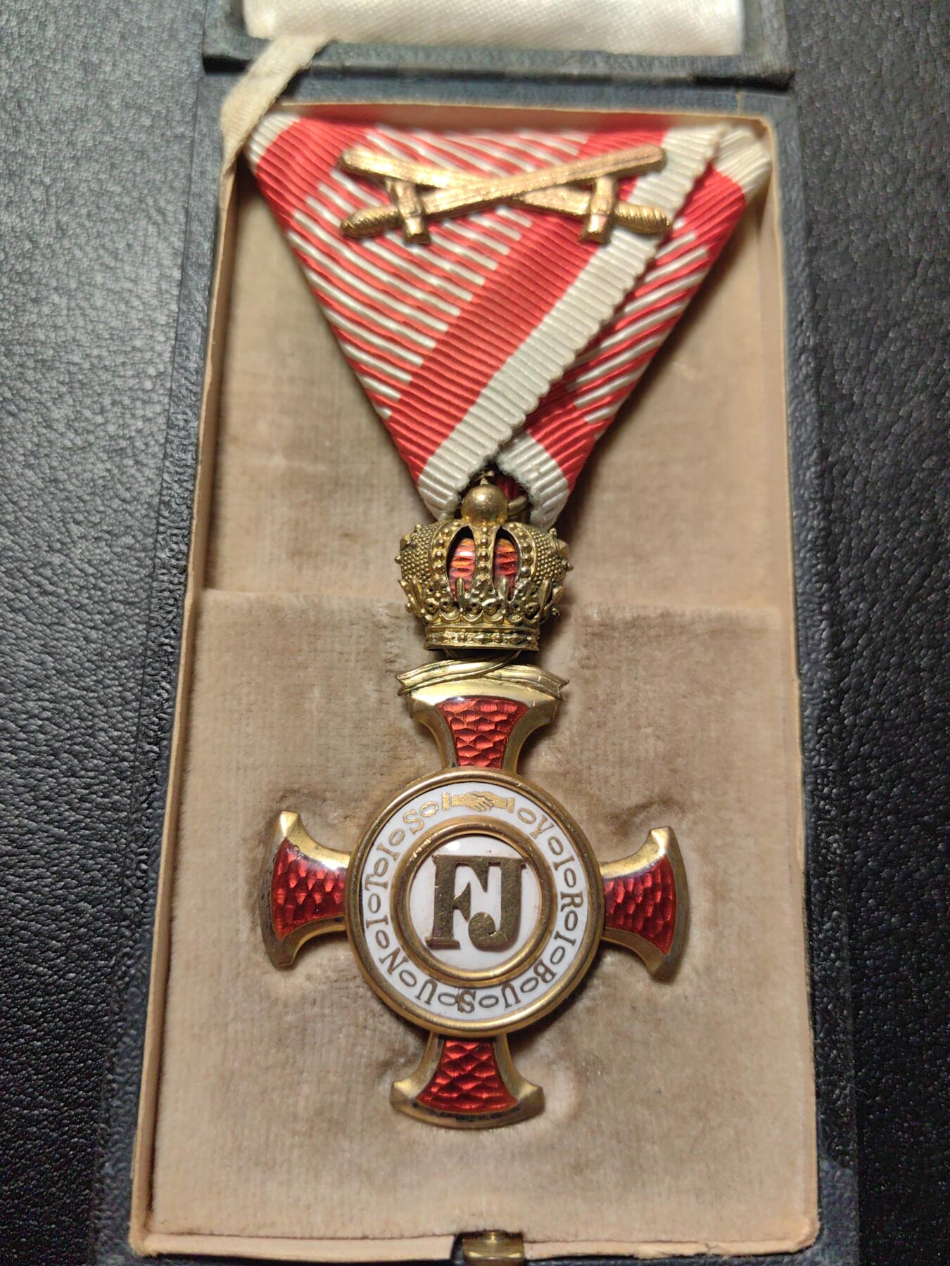 靖甫拍卖第九场 奥匈金级带冠功勋十字勋章带原盒