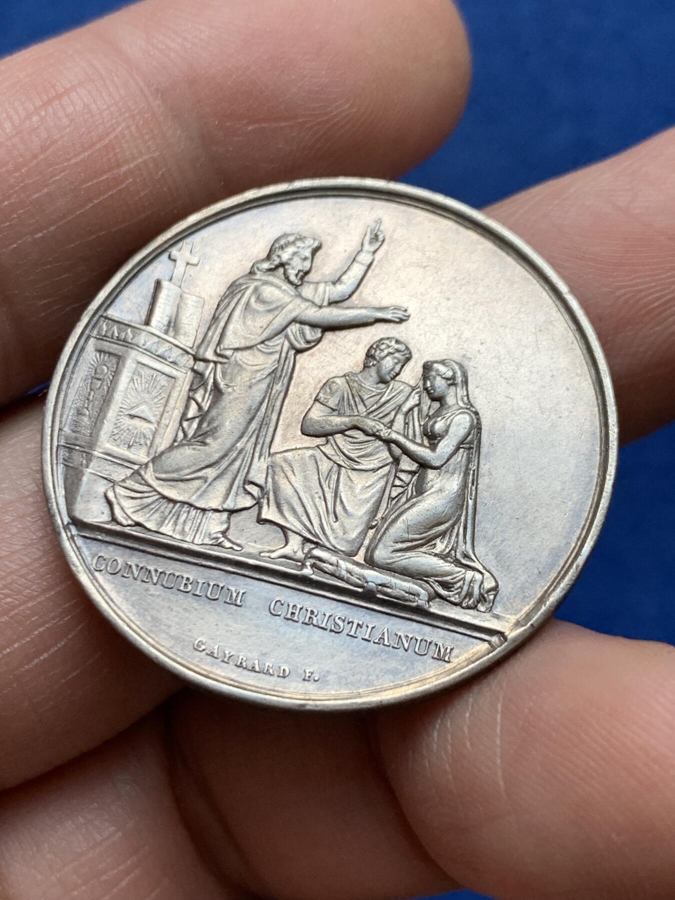 《竞宝斋》第477场 周日，周一 2场连拍 （全场包邮）欢迎送拍 法国婚礼银章 背面花体字漂亮 32克 41.2mm 