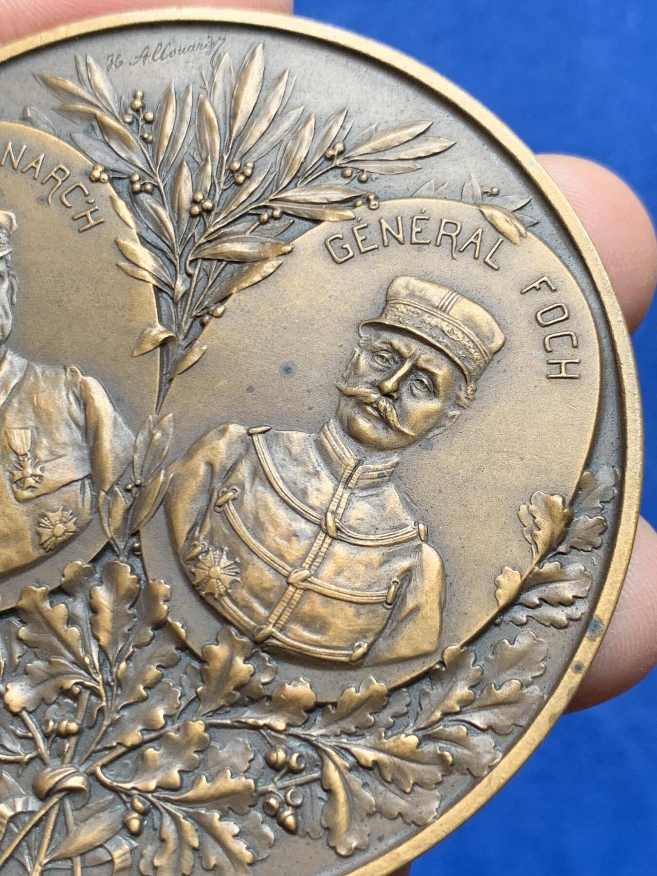 《竞宝斋》第477场 周日，周一 2场连拍 （全场包邮）欢迎送拍 法国一战伊泽尔河战役纪念铜章 134.6克 67.5mm 丰饶角铜标