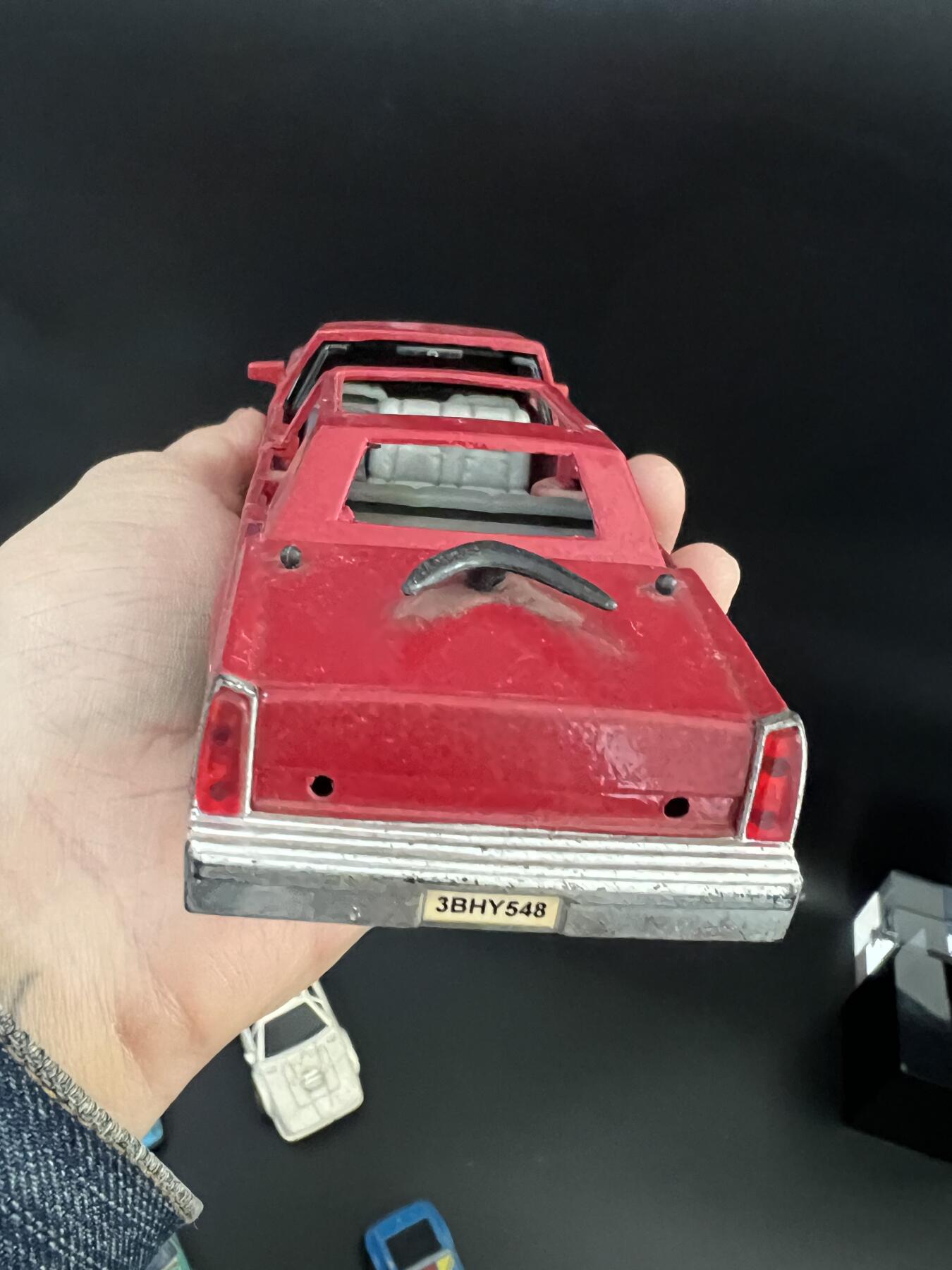 零元拍： 十台90年代老古董小车模型，大部分为合金车，品相全部为战损级别。