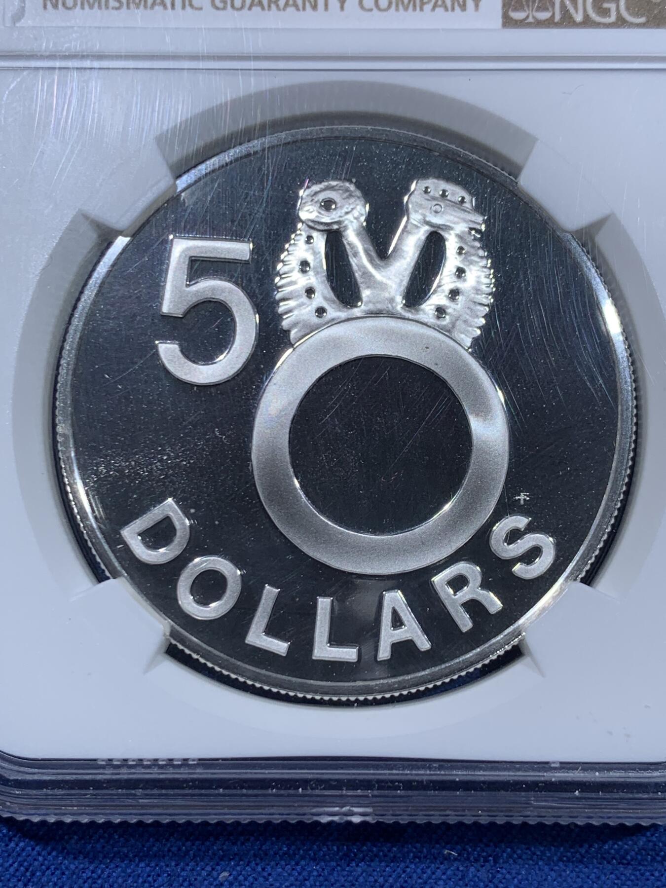 《竞宝斋》第477场 周日，周一 2场连拍 （全场包邮）欢迎送拍 冠军分 NGC PF69UC 所罗门群岛1978年纪念伊丽莎白女王加冕25周年精制银币，镜面高浮雕，采用“双头蛇”和“化石蛤壳”当地文化题材，28.28克，925银，发行量5148枚