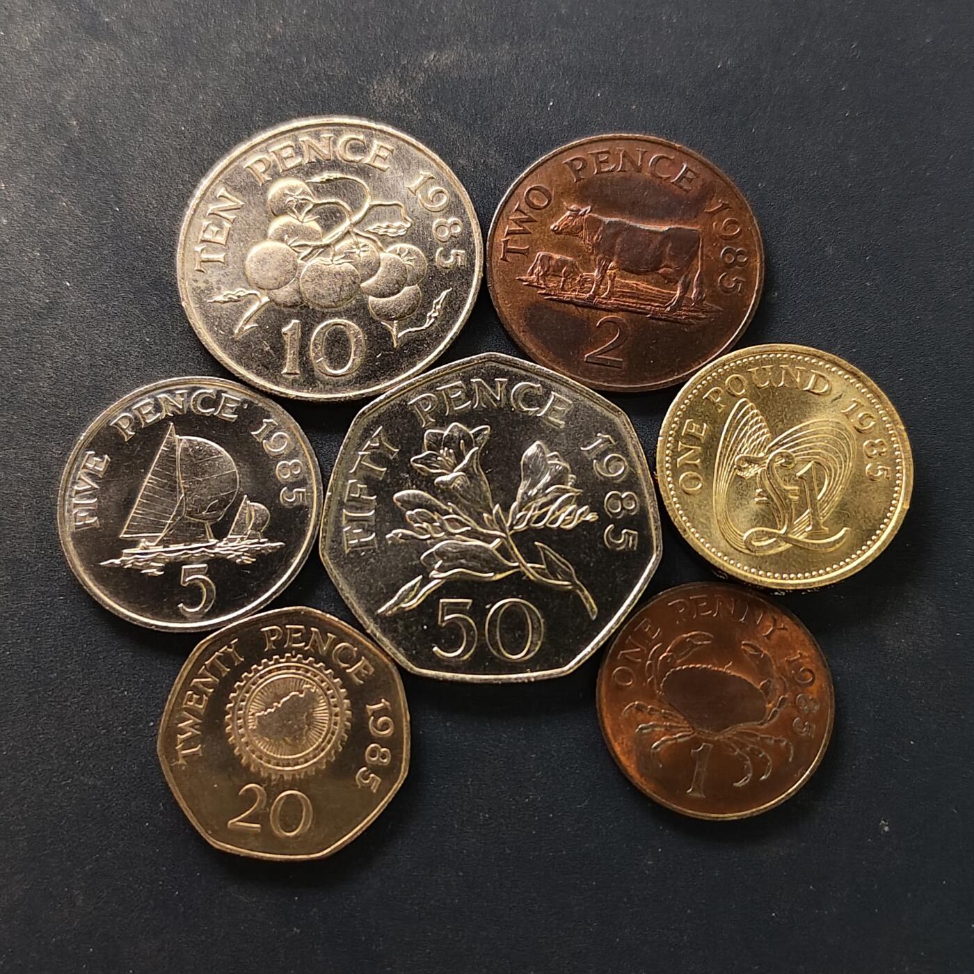 【全场包邮】纯粹捡漏拍518场 根西1985年清年份7枚套币-含1镑货币符号