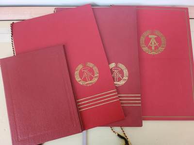 南水社第5次拍卖  东德（DDR）罗尔夫·施密特柏林建设者全套荣誉证书与上面国家铜煎蛋证书为一人（1969-1981）原品一套