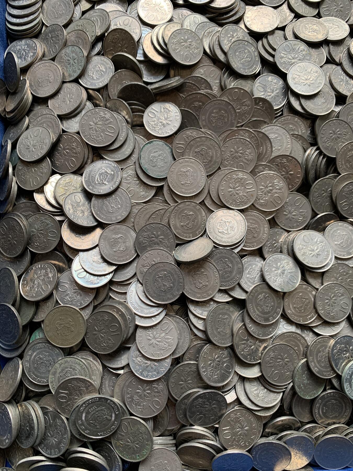 《竞宝斋》第477场 周日，周一 2场连拍 （全场包邮）欢迎送拍 新加坡零钱 10分2000枚硬币，重量5600克+，一枚2.6克，面值200新加坡元！汇率值1070人民币！
