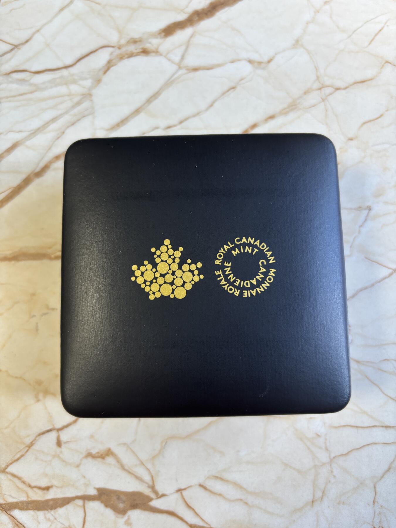 第197期拍卖 加拿大2021年UFO系列4蒙特利尔事件夜光纪念彩银币,9999银，发行5000枚