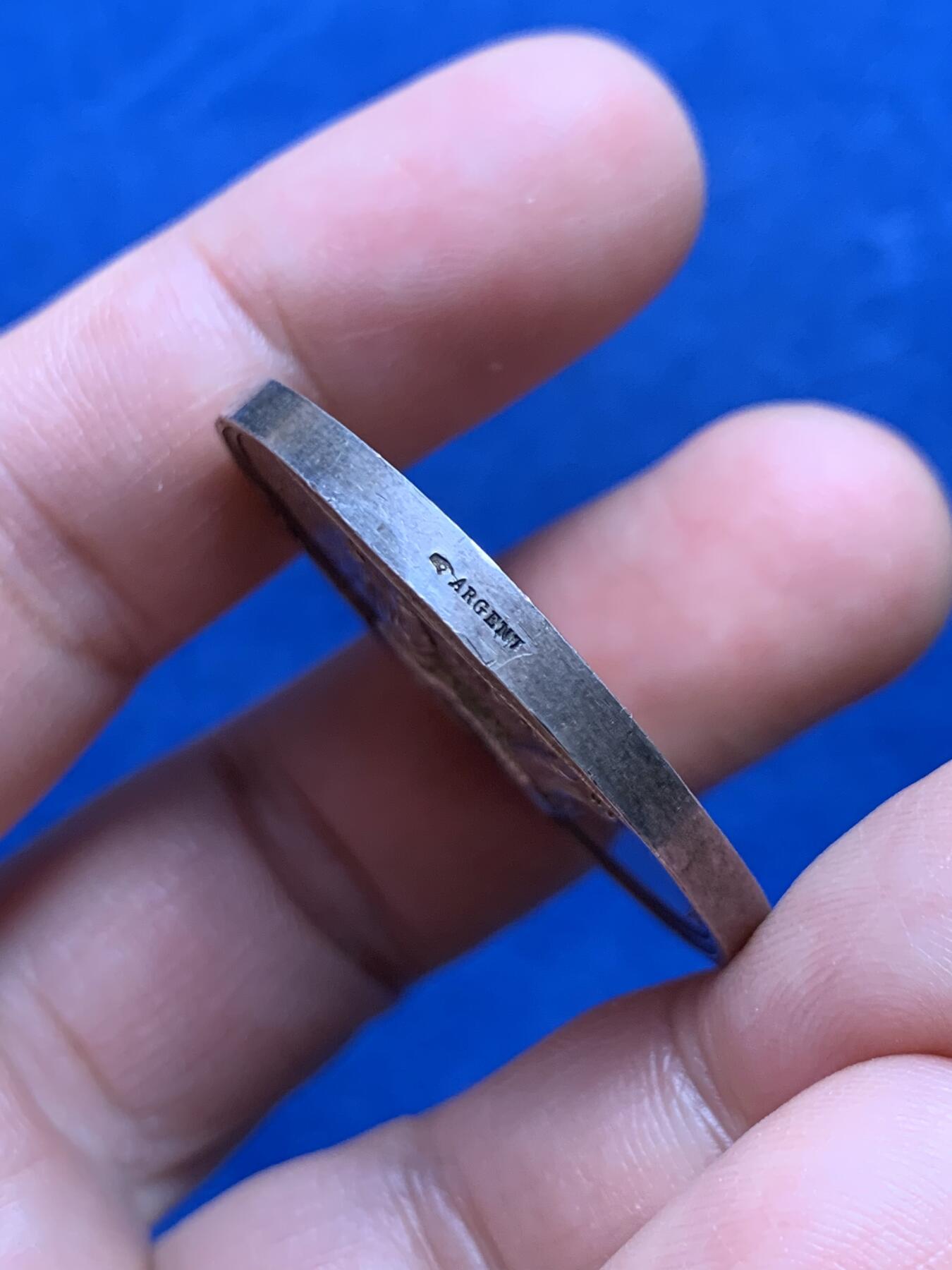 《竞宝斋》第477场 周日，周一 2场连拍 （全场包邮）欢迎送拍 1845年法国田园婚礼银章 22.2克 36.1mm 手指银标