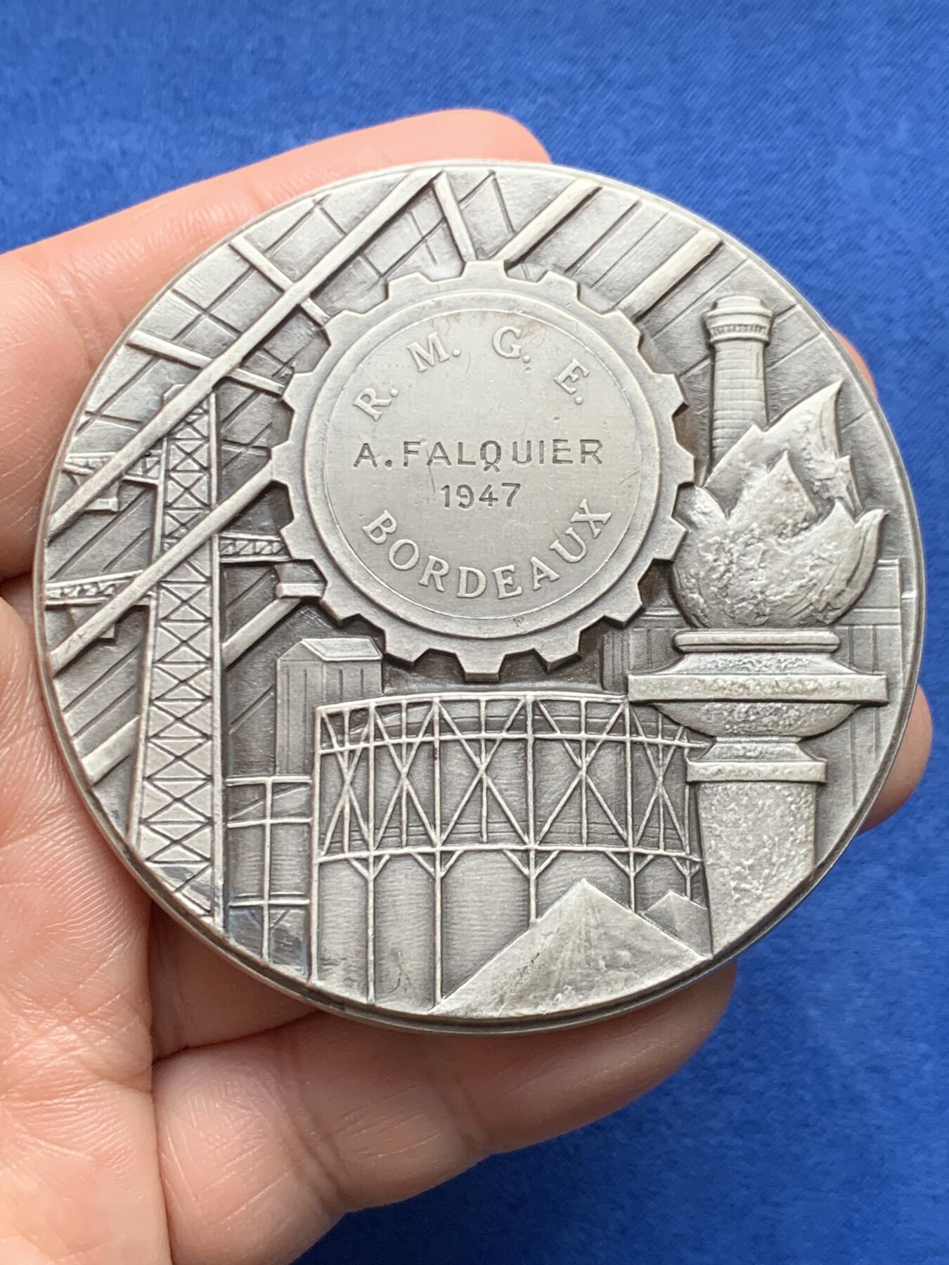 《竞宝斋》第477场 周日，周一 2场连拍 （全场包邮）欢迎送拍 法国波尔多地区电力协会纪念镀银铜章 173.6克 67.7mm 丰饶角铜标