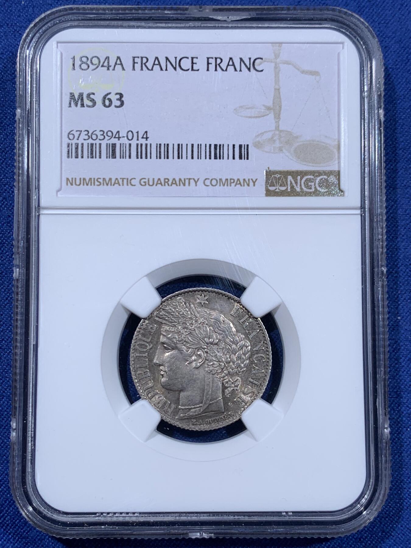 《竞宝斋》第477场 周日，周一 2场连拍 （全场包邮）欢迎送拍 NGC MS63 法国1894A谷物女神1法郎银币 原光未流通，实物很好，背面有种很漂亮少见的靛蓝彩，难得好品。