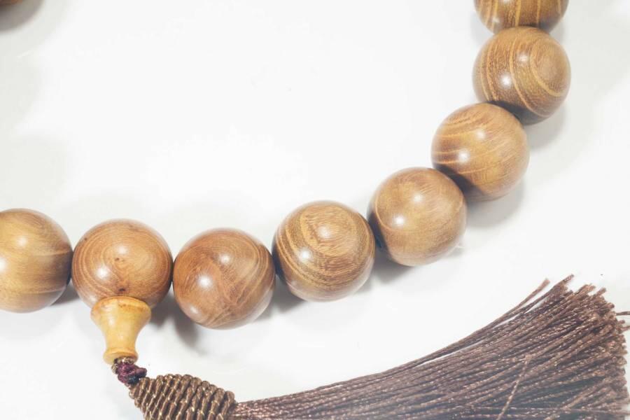 上海都达杂项专场六十六【全场包邮】 天然金丝楠木2.0手持圆珠手串 附鉴定证书63-312