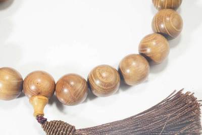 上海都达杂项专场103【全场包邮】  天然金丝楠木2.0手持圆珠手串 附鉴定证书63-312