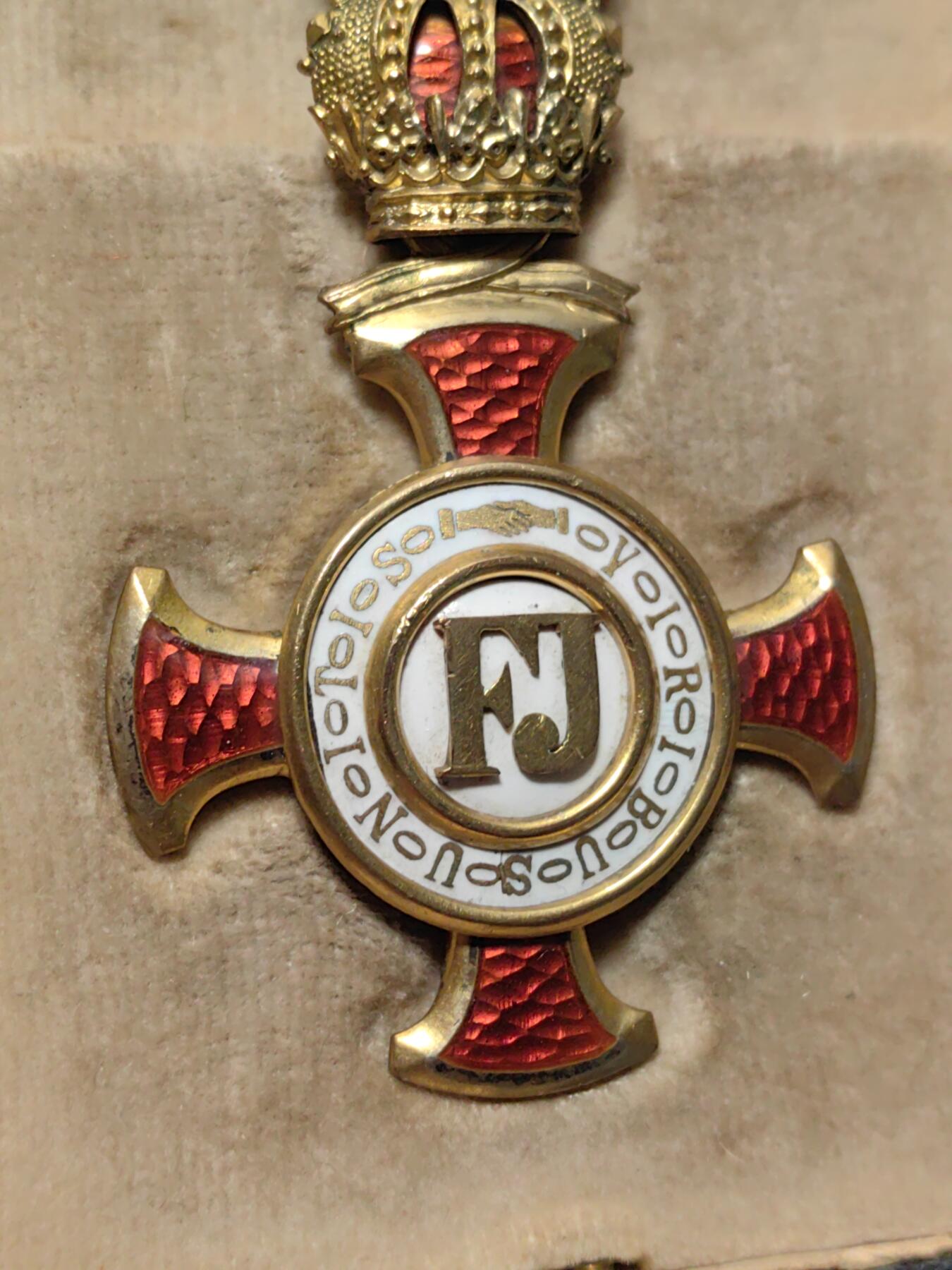 靖甫拍卖第九场 奥匈金级带冠功勋十字勋章带原盒