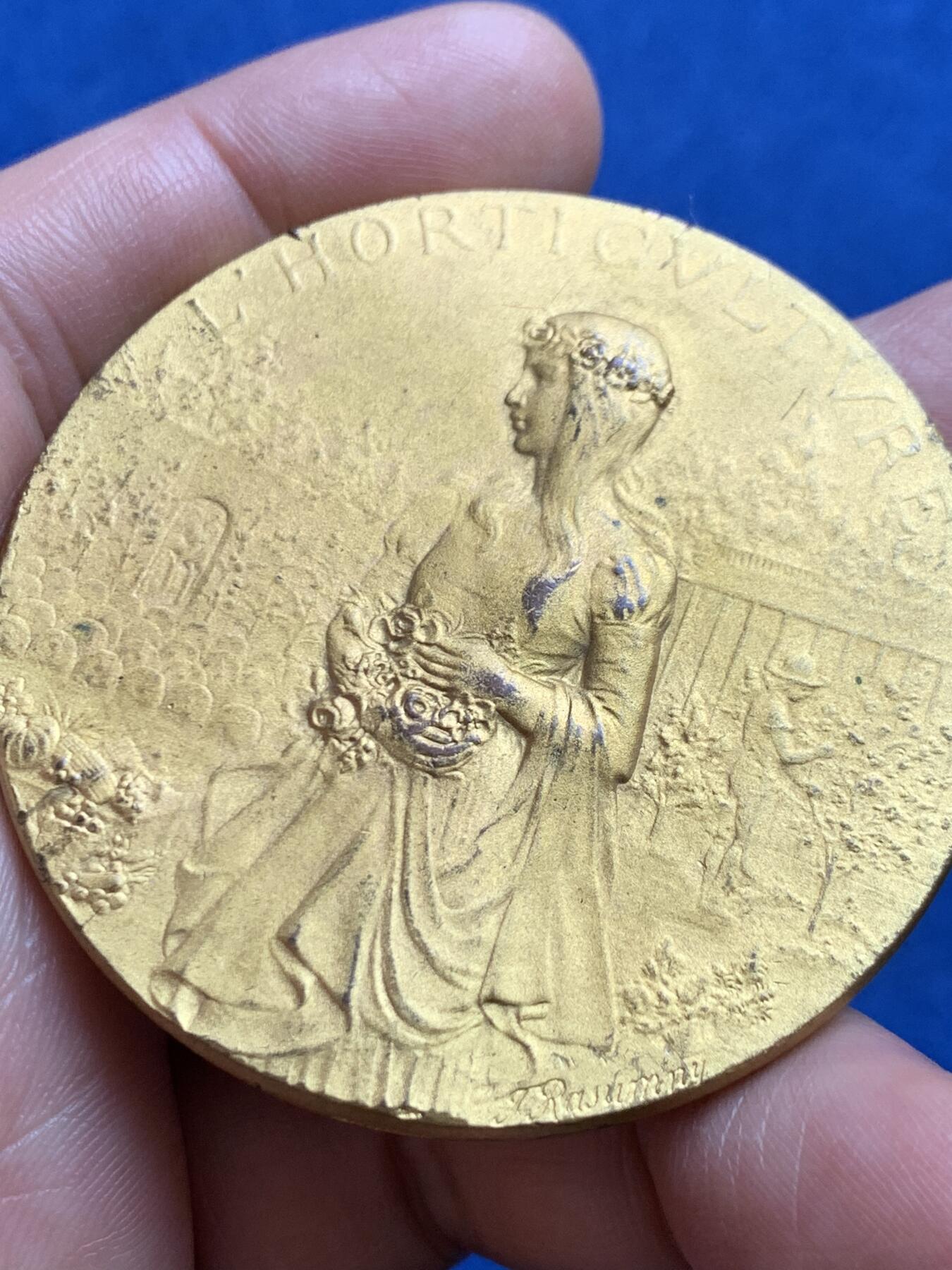 《竞宝斋》第477场 周日，周一 2场连拍 （全场包邮）欢迎送拍 法国园艺协会镀金铜章 73.1克 54.2mm 铜标边铭 带盒