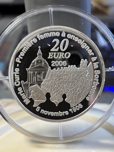 法国2006年科学家居里夫人5盎司加厚银币，950银看，163.8克，发行500枚，有氧化