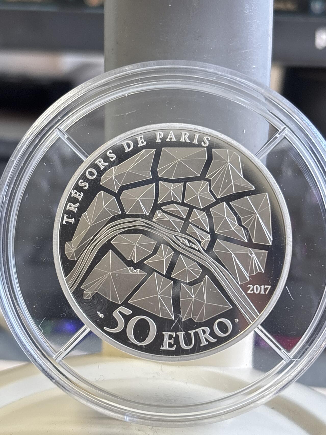 第197期拍卖 法国2017年建筑艺术瑰宝自由女神镀金163.8克纪念银币，950银镀金，163.8克，发行1000枚