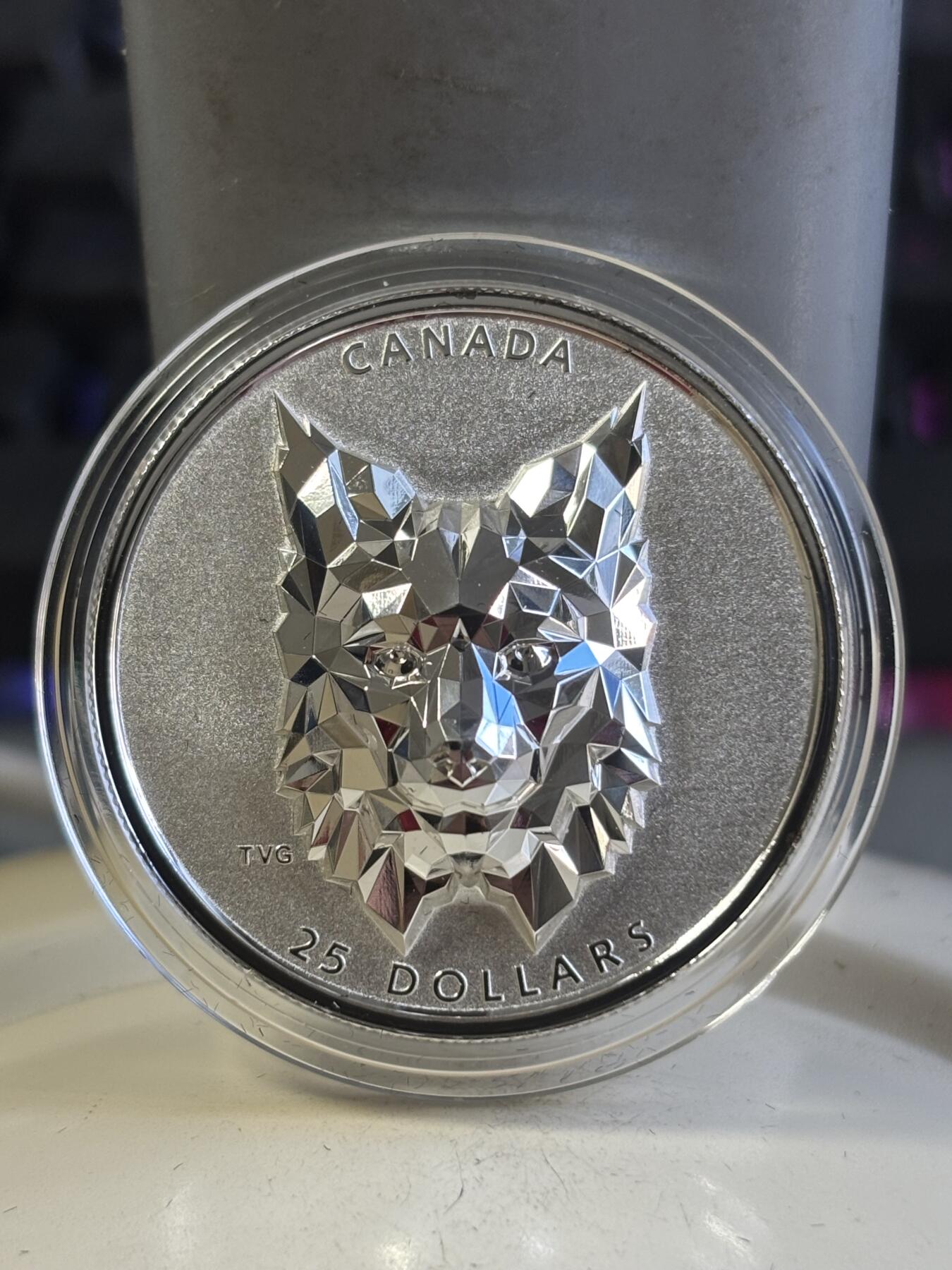 第197期拍卖 加拿大2020年多边立体高浮雕动物系列猞猁纪念银币，9999银，发行2500套