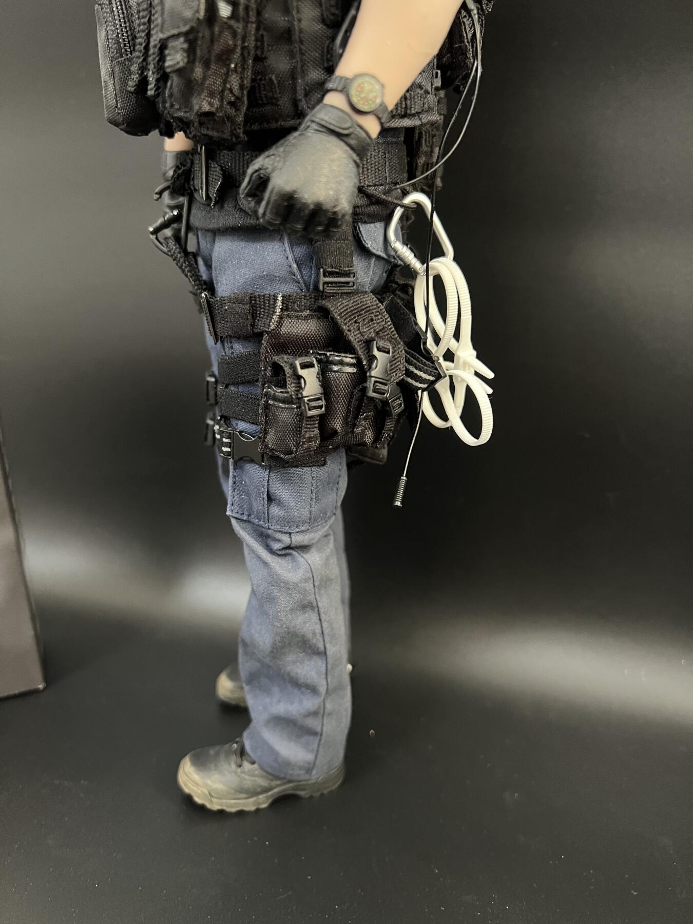 零元拍：DID 1/6。会场Swat 包胶胳膊   再送一只原装DID耳机，全部都组在身上了 所见即所得