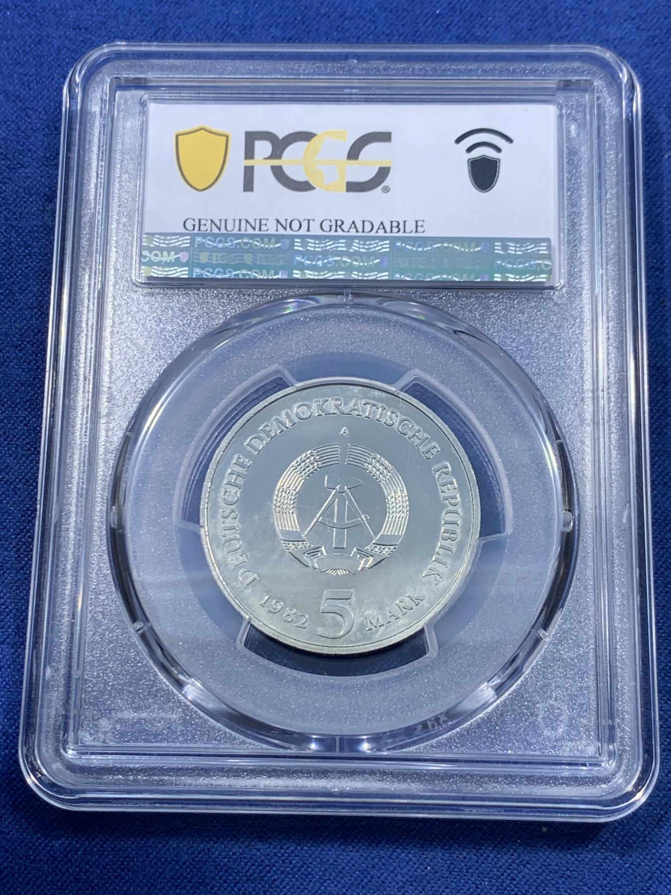 《竞宝斋》第477场 周日，周一 2场连拍 （全场包邮）欢迎送拍 PCGS UNC 东德1982年图林根州艾森纳赫的Wartburg城堡5马克纪念币